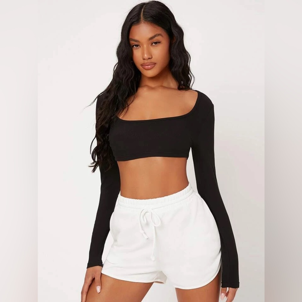 Long Sleeve Scoop Neck Crop Top
